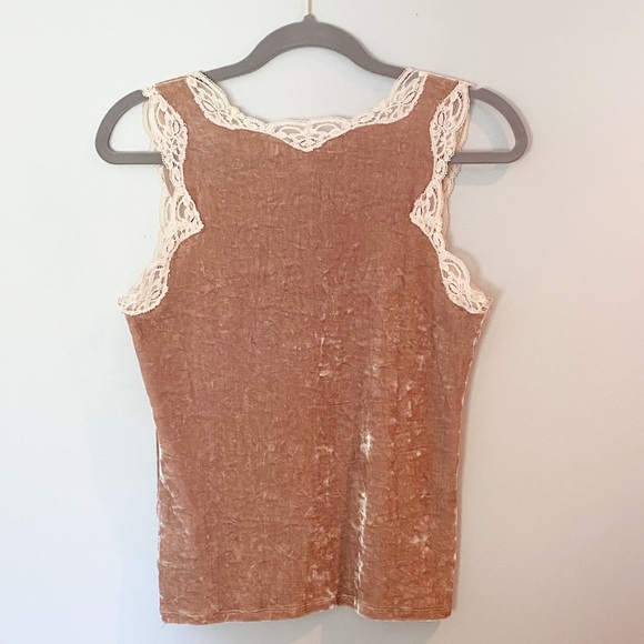 Banana Republic Gold velvet top - Picture 2 of 2